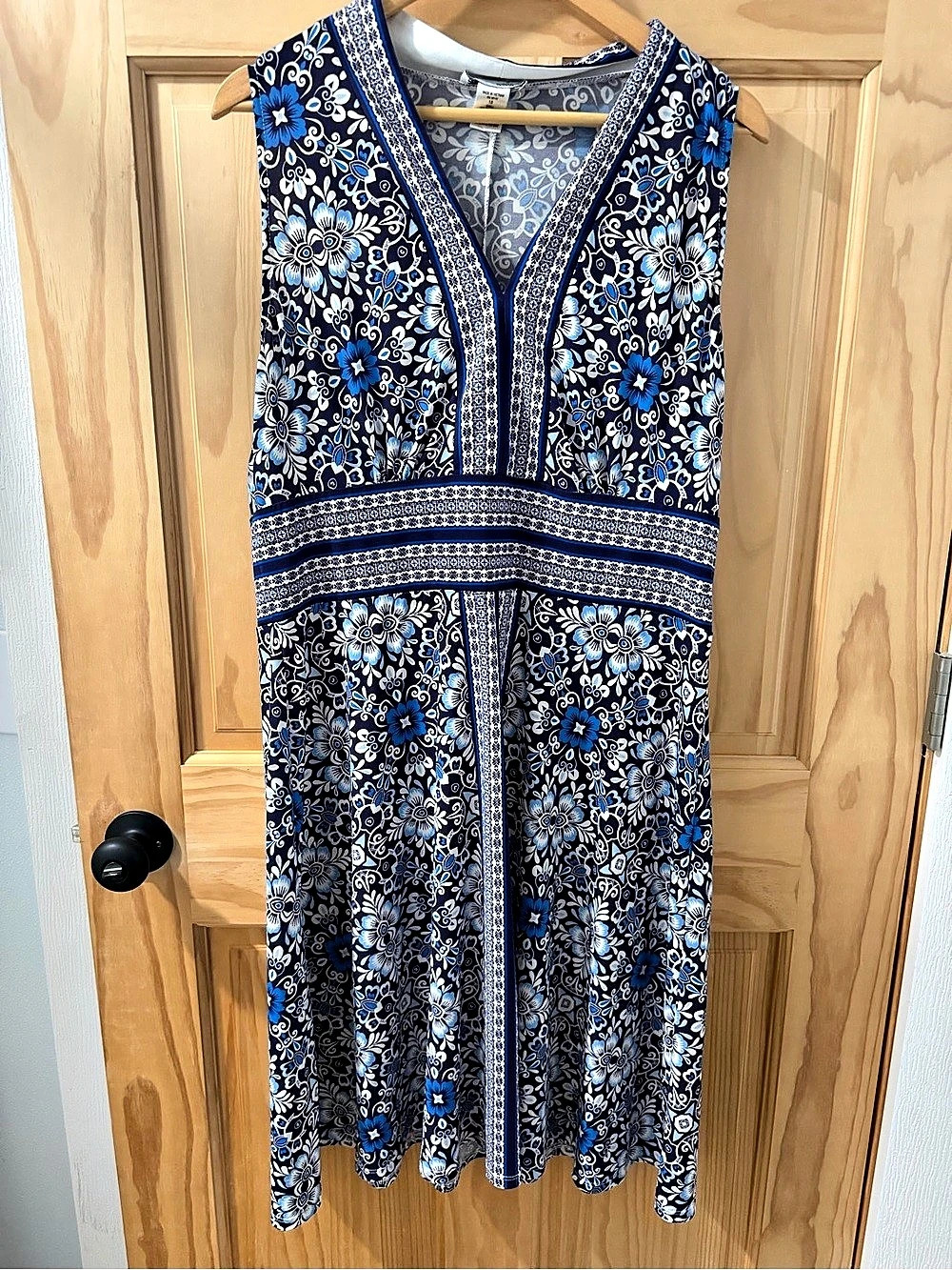 NorthStyle Floral Midi Dress in Blue & White Size 18 Like New